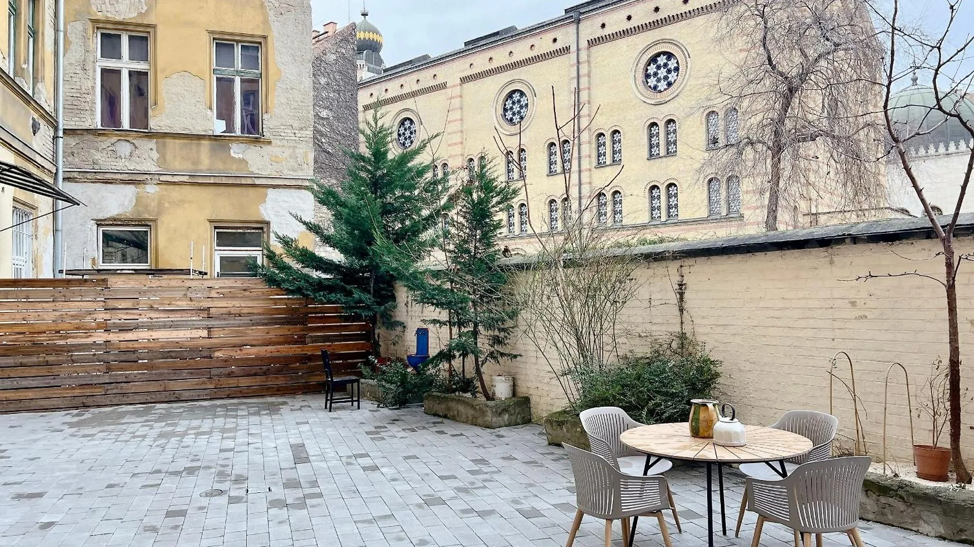 Spacious 5Br Retreat For 16 By Dohany Synagogue & Fashion St location