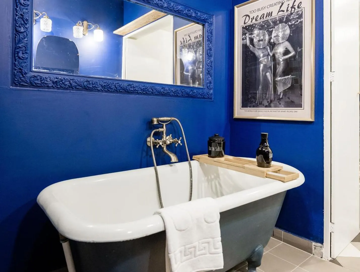Spacious 5Br Retreat For 16 By Dohany Synagogue & Fashion St Budapest Apartment